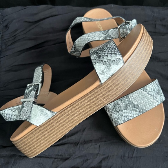 EXPRESS Snakeskin Sandles - Picture 2 of 5